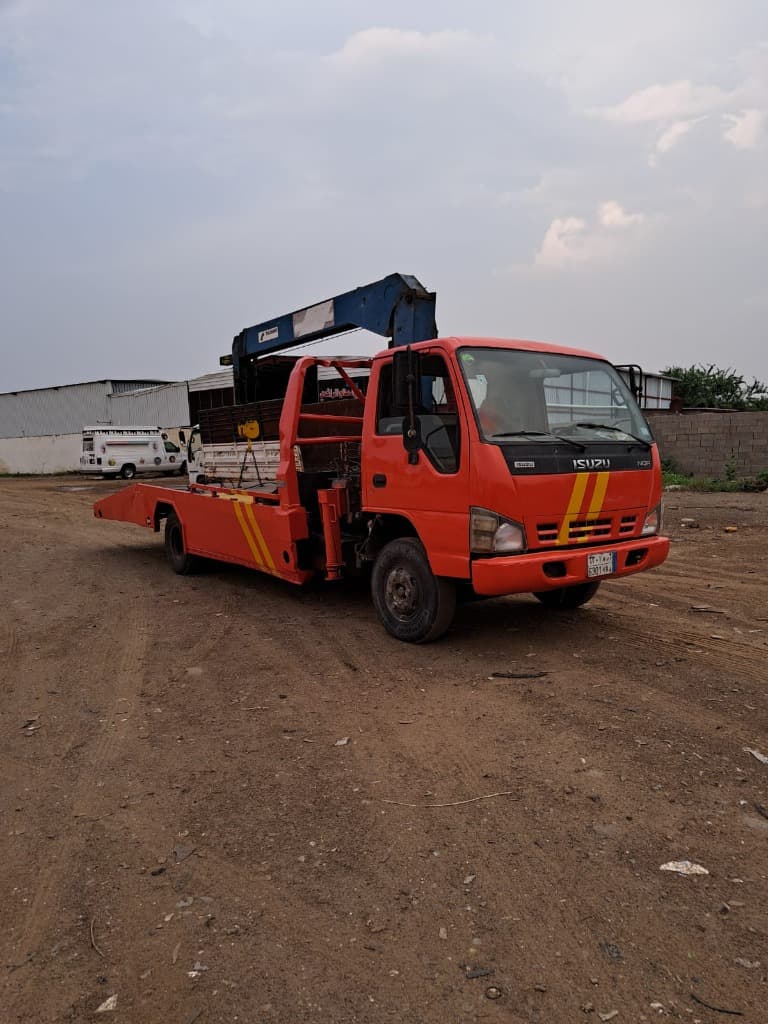 ISUZU heavy recovery tow truck with crane
